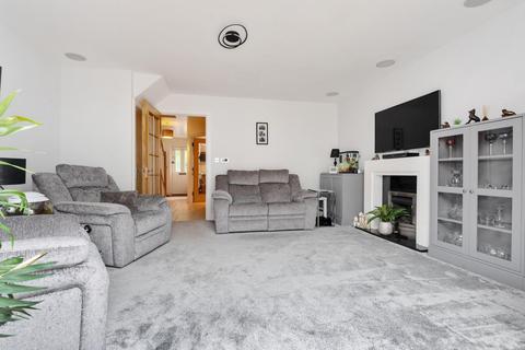 8 Rythe Close, Claygate, Esher, KT10 9DD