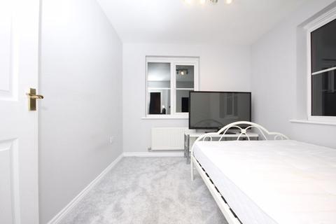 2 bedroom apartment to rent, Two bedroom flat in Downing Court, Borehamwood