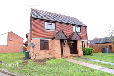 1 bedroom semi-detached house to rent, Beveren Close, Fleet