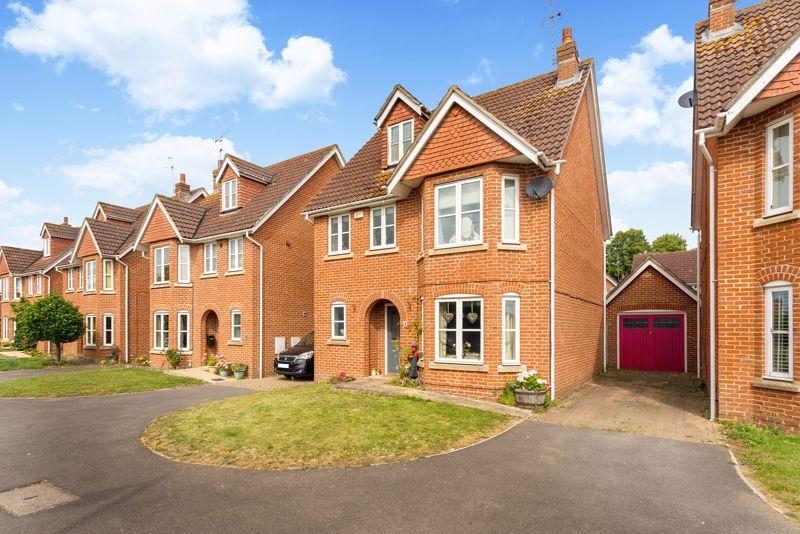 Shipley Close, Alton 4 bed detached house £499,000