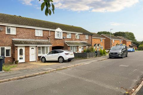 3 bedroom terraced house to rent, Rodney Drive, Christchurch BH23