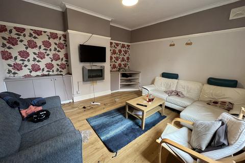 4 bedroom terraced house to rent - Harold Mount,  Leeds, LS6