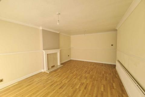 3 bedroom semi-detached house to rent, Glastonbury Close, Ipswich