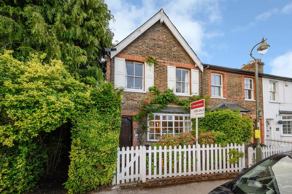 Tilt Road, Cobham, KT11 2 bed end of terrace house £650,000