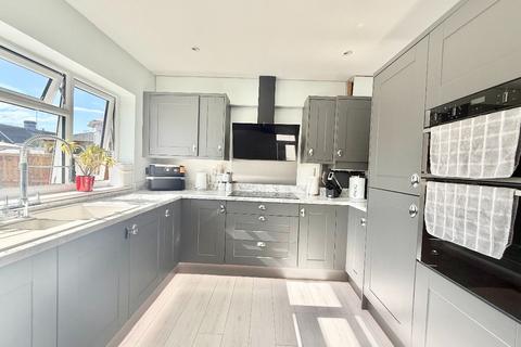 4 bedroom detached house for sale, Beverley Avenue, Canvey Island