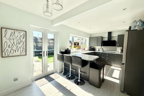 4 bedroom detached house for sale, Beverley Avenue, Canvey Island