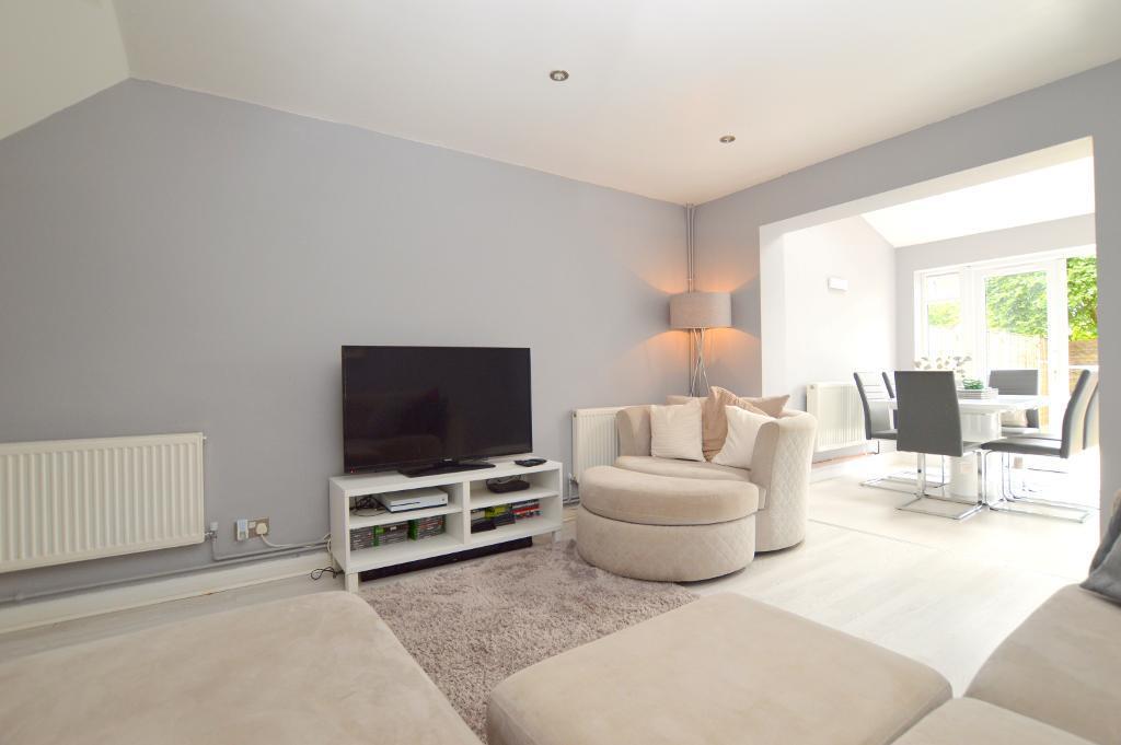 Glenfield Road, Luton, LU3 2JA 2 bed terraced house £925 pcm (£213 pw)