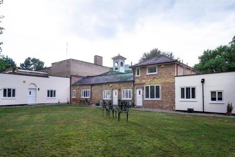 Tower Cottages Portsmouth Road Esher Surrey Kt10 1 Bed Cottage