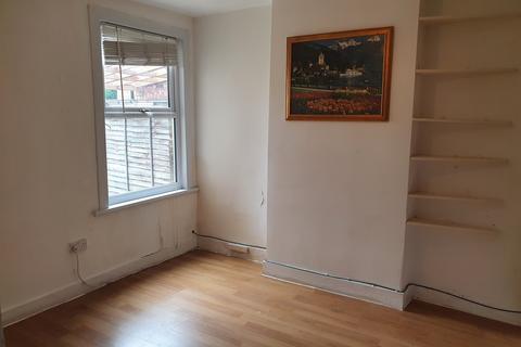 2 bedroom terraced house to rent, Skeltons Lane, Leyton, E10