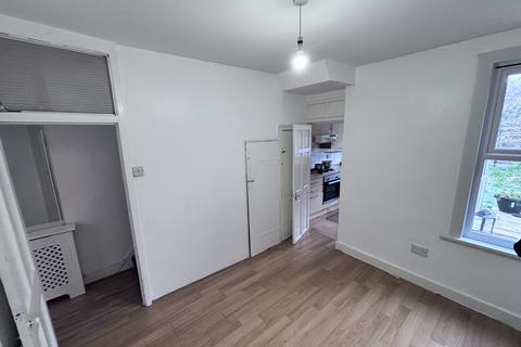 2 bedroom terraced house to rent, Skeltons Lane, Leyton, E10