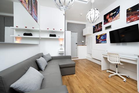 Studio to rent, Caledonian Road, N1