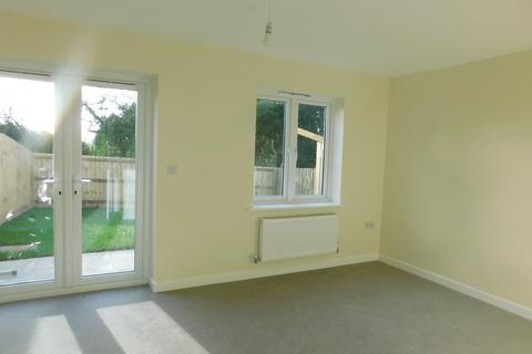 3 bedroom semi-detached house to rent, Holmes Way, Bodmin, Cornwall, PL31