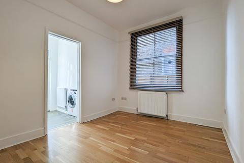 1 bedroom ground floor maisonette to rent, Southfield Road, Chiswick