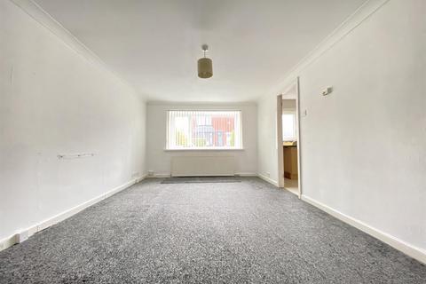 2 bedroom flat to rent, East Park Road, Blackburn. Lancs. BB1 8DW