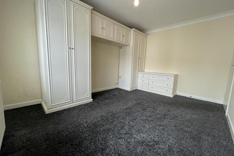 2 bedroom flat to rent, East Park Road, Blackburn. Lancs. BB1 8DW