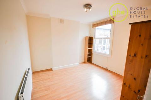 2 bedroom flat to rent, Venetian Road, Camberwell Green, London