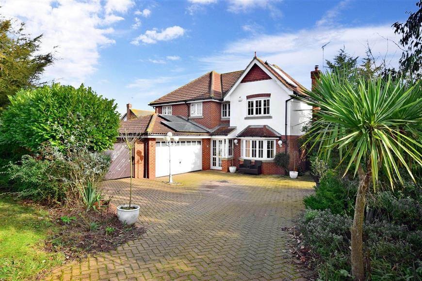 Court Tree Drive, Eastchurch, Sheerness, Kent 5 bed detached house £500,000