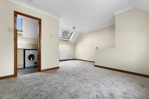 1 bedroom flat to rent, 1 bedroom First Floor Flat in Fishbourne