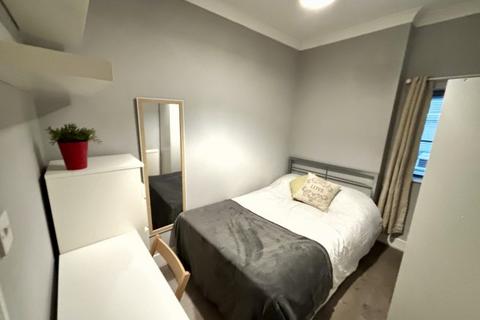 7 bedroom house share to rent, Hook Road