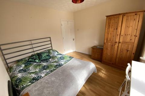 4 bedroom house share to rent - Lower Court Road