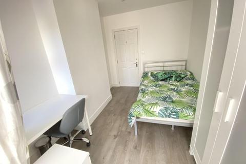 4 bedroom house share to rent - Horton Hill