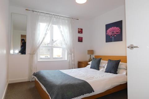 2 bedroom flat to rent - Calton Road, Edinburgh EH8