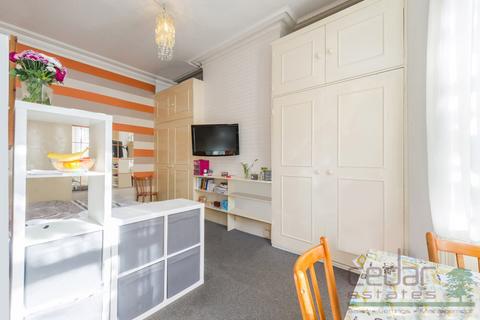 Studio to rent, Inglewood Road, West Hampstead NW6