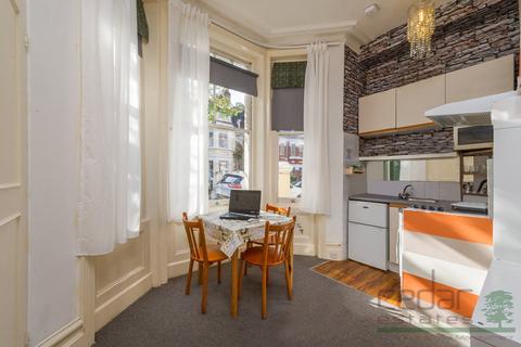 Studio to rent, Inglewood Road, West Hampstead NW6