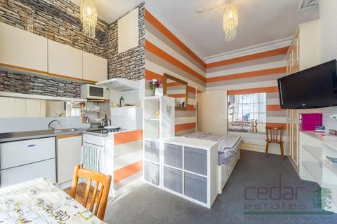 Studio to rent, Inglewood Road, West Hampstead NW6