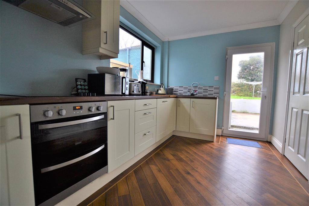 Greenhill Road, Pennar, Pembroke Dock 3 bed semidetached house £125,000