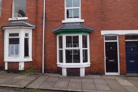 4 bedroom terraced house to rent, Lawson Terrace