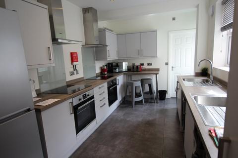 6 bedroom terraced house to rent - Agnes Road, Northampton