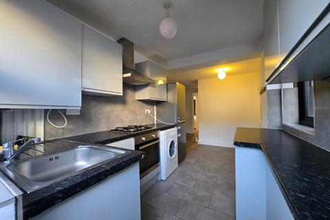 2 bedroom flat to rent, Wanstead Park Road, Ilford, IG1