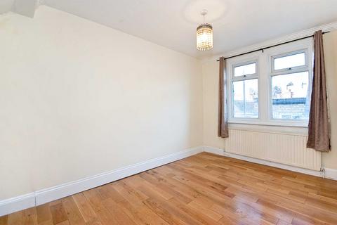 2 bedroom flat to rent, Glenburnie Road, Tooting Bec, SW17