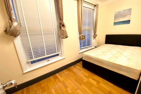 2 bedroom flat to rent, Glenburnie Road, Tooting Bec, SW17