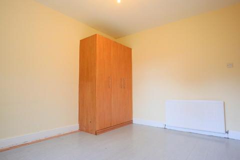 2 bedroom flat to rent, Stenhouse Crescent, Stenhouse, Edinburgh, EH11