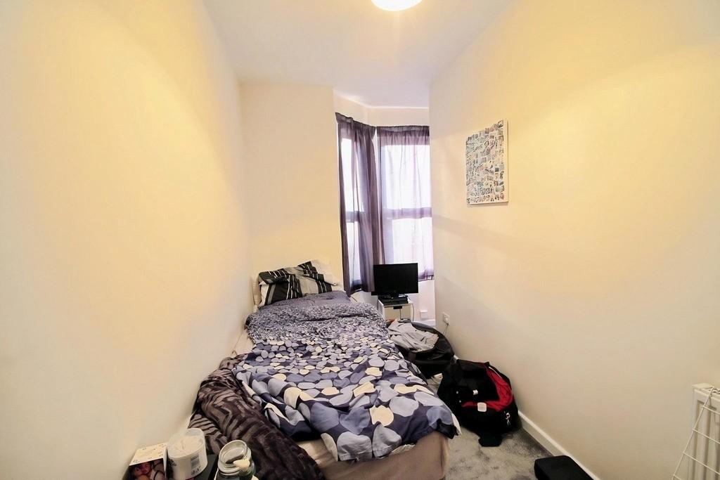 Bedroom 5 - Angle 1