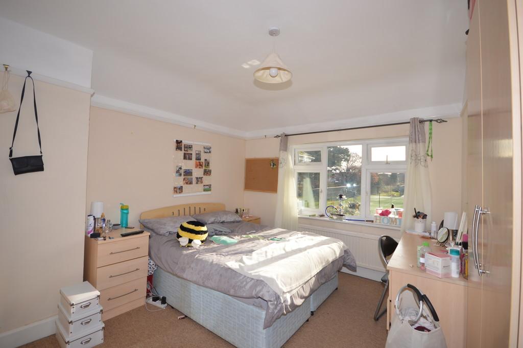 Eldon Road, Bournemouth 5 bed detached house £2,425 pcm (£560 pw)