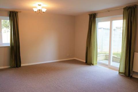 3 bedroom terraced house to rent, Centurion Close, Chippenham