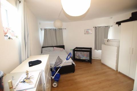 2 bedroom flat to rent, Ford Street, High Wycombe,HP11