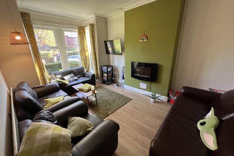 5 bedroom terraced house to rent - Ash Road,  Leeds, LS6