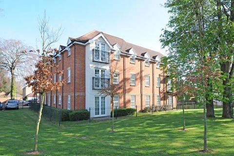 2 bedroom flat to rent, Newbury,  Berkshire,  RG14