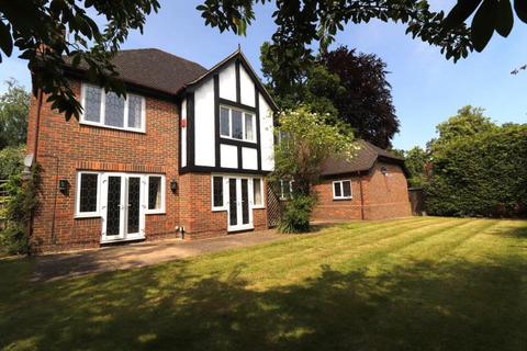 5 bedroom detached house to rent, Dartnell Park Road, W Byfleet, KT14 6PR