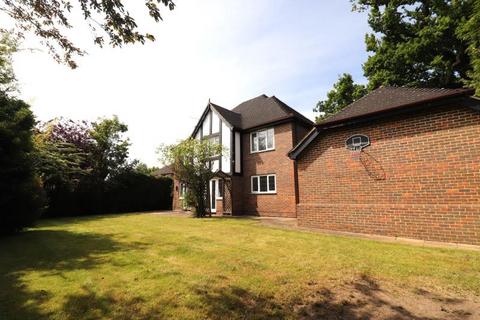 5 bedroom detached house to rent, Dartnell Park Road, W Byfleet, KT14 6PR