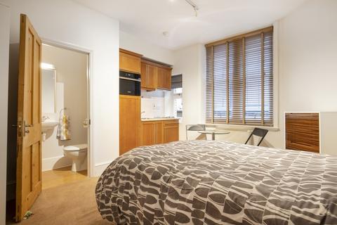 Studio to rent, Charing Cross Road, Covent Garden WC2