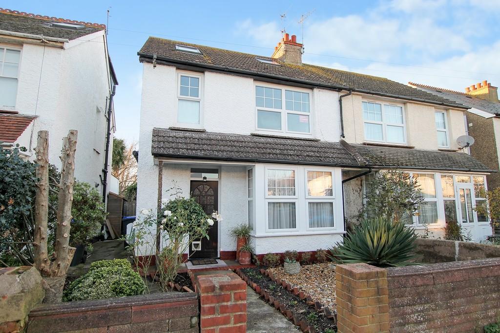 Victoria Road, ShorehambySea, West Sussex, BN43 5LA 1 bed ground