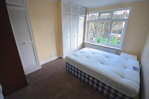 3 bedroom terraced house to rent, THURLOW GARDENS