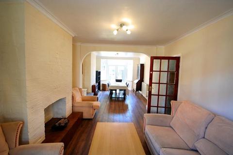 3 bedroom terraced house to rent, THURLOW GARDENS