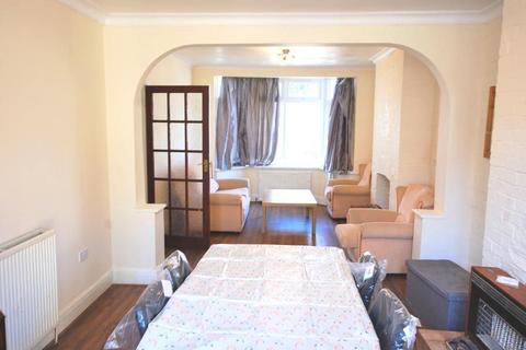 3 bedroom terraced house to rent, THURLOW GARDENS