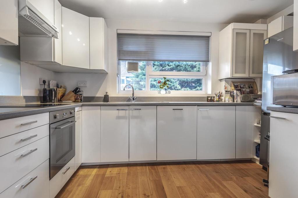 Aintree Street, Fulham 1 bed flat £465,000
